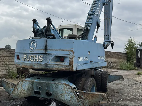 FUCHS MHL320 galinė dalis