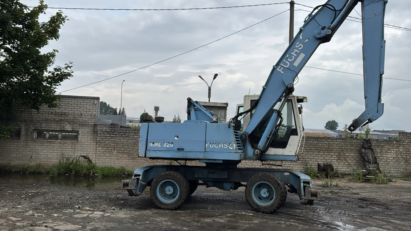 FUCHS MHL320 ekskavatorius su ilga strėle